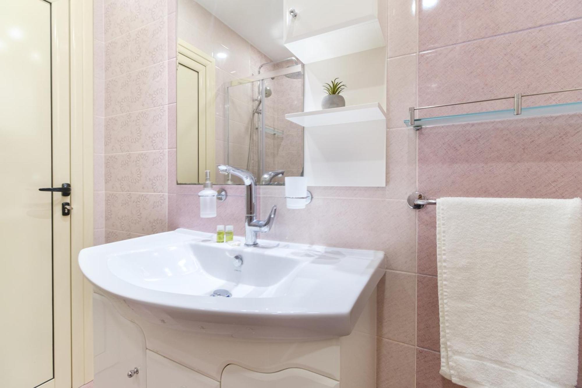 Riverside 2-Bedroom Apartment Plovdiv Luaran gambar