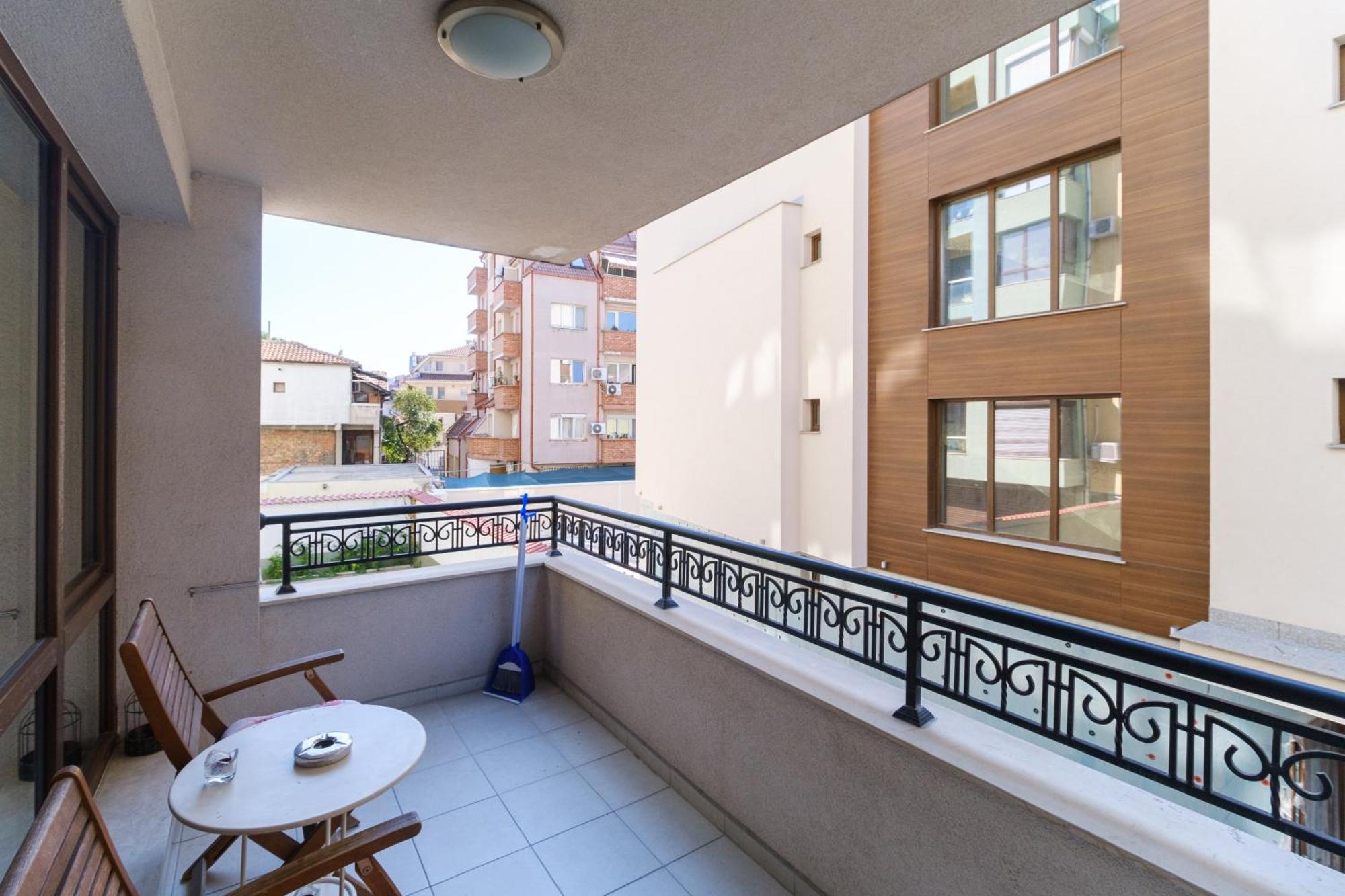 Riverside 2-Bedroom Apartment Plovdiv Luaran gambar